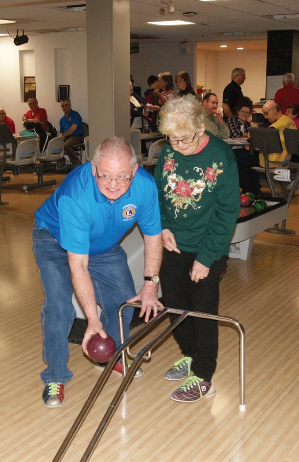 Summerside Lion Keith Small organized the club’s bowling night with the visually impaired on Prince Edward Island, Canada.