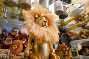 Lion figurine with big mane